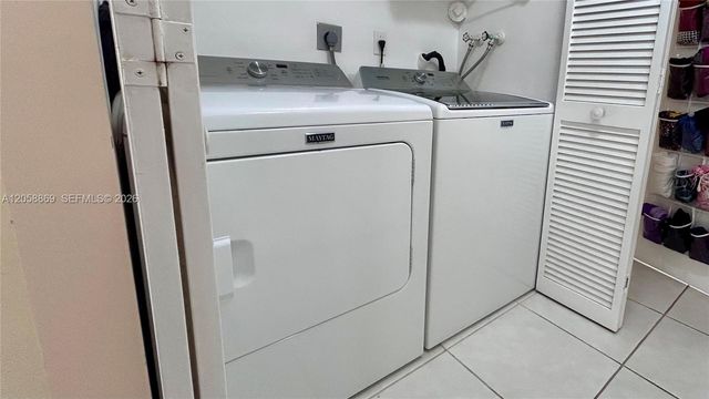 190 SE 5th Avenue 104, Dania Beach, FL 33004
