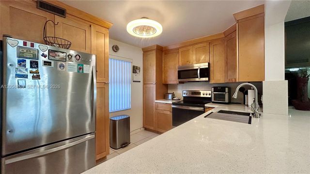 190 SE 5th Avenue 104, Dania Beach, FL 33004