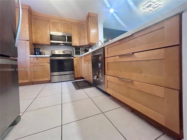 190 SE 5th Avenue 104, Dania Beach, FL 33004