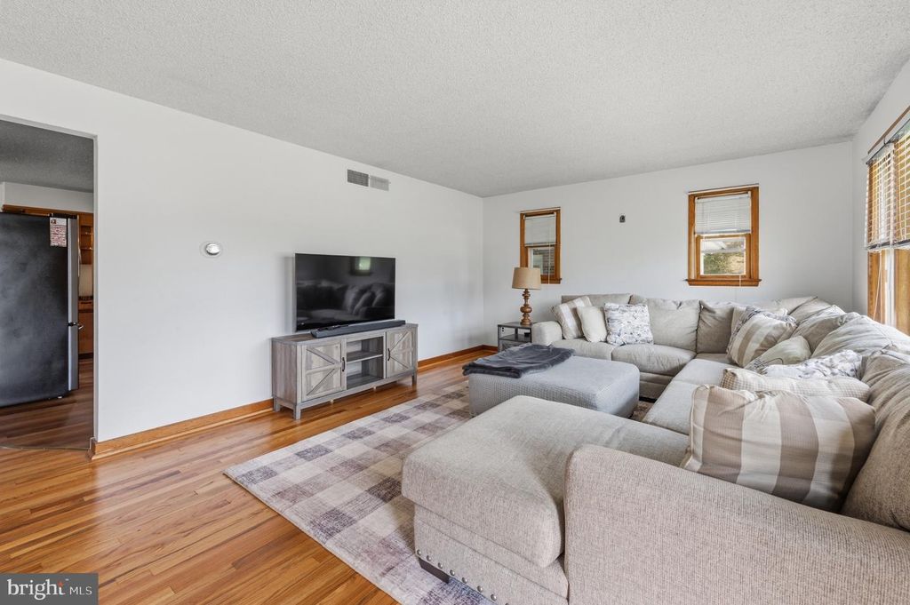 97 CENTER ST, GIBBSTOWN, NJ 08027 — photo 3