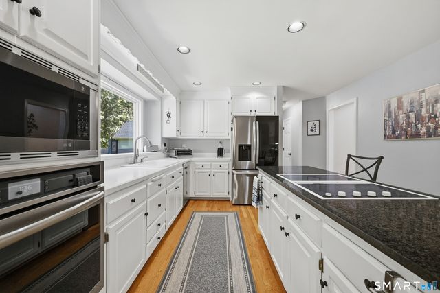 31 Bayberry Lane, New Milford, CT 06776
