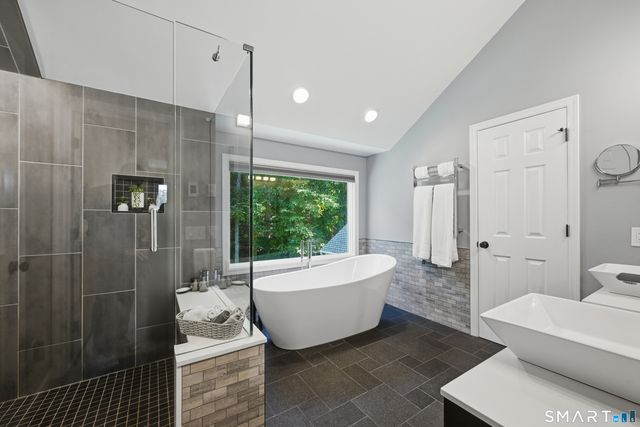31 Bayberry Lane, New Milford, CT 06776