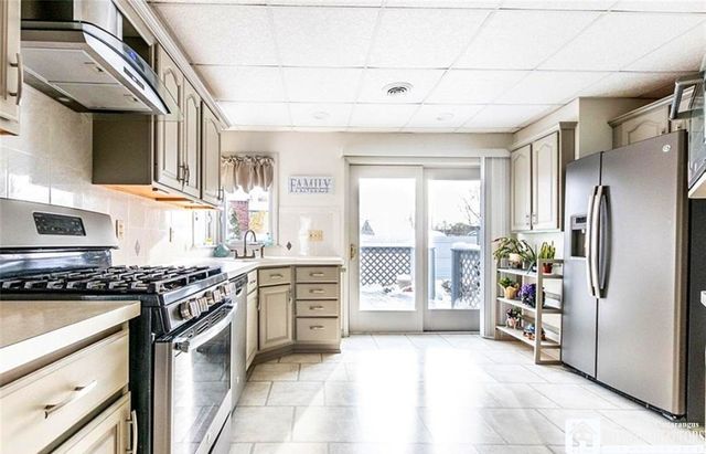 1030 East River Road, Grand Island, NY 14072