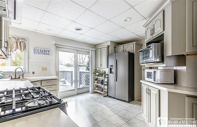 1030 East River Road, Grand Island, NY 14072