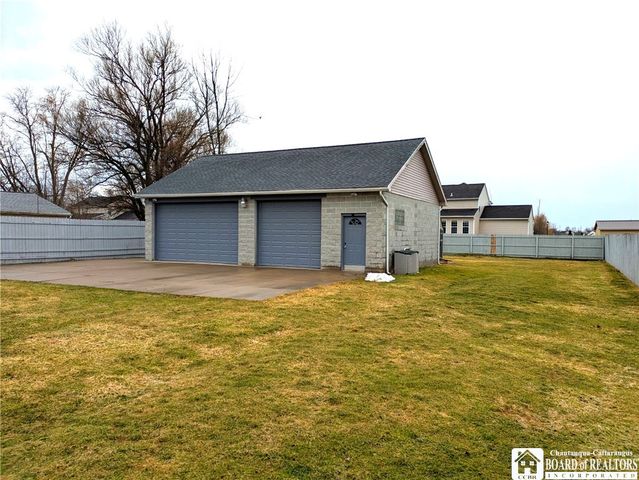 1030 East River Road, Grand Island, NY 14072