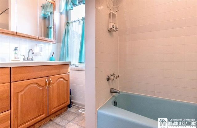 1030 East River Road, Grand Island, NY 14072