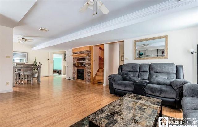 1030 East River Road, Grand Island, NY 14072