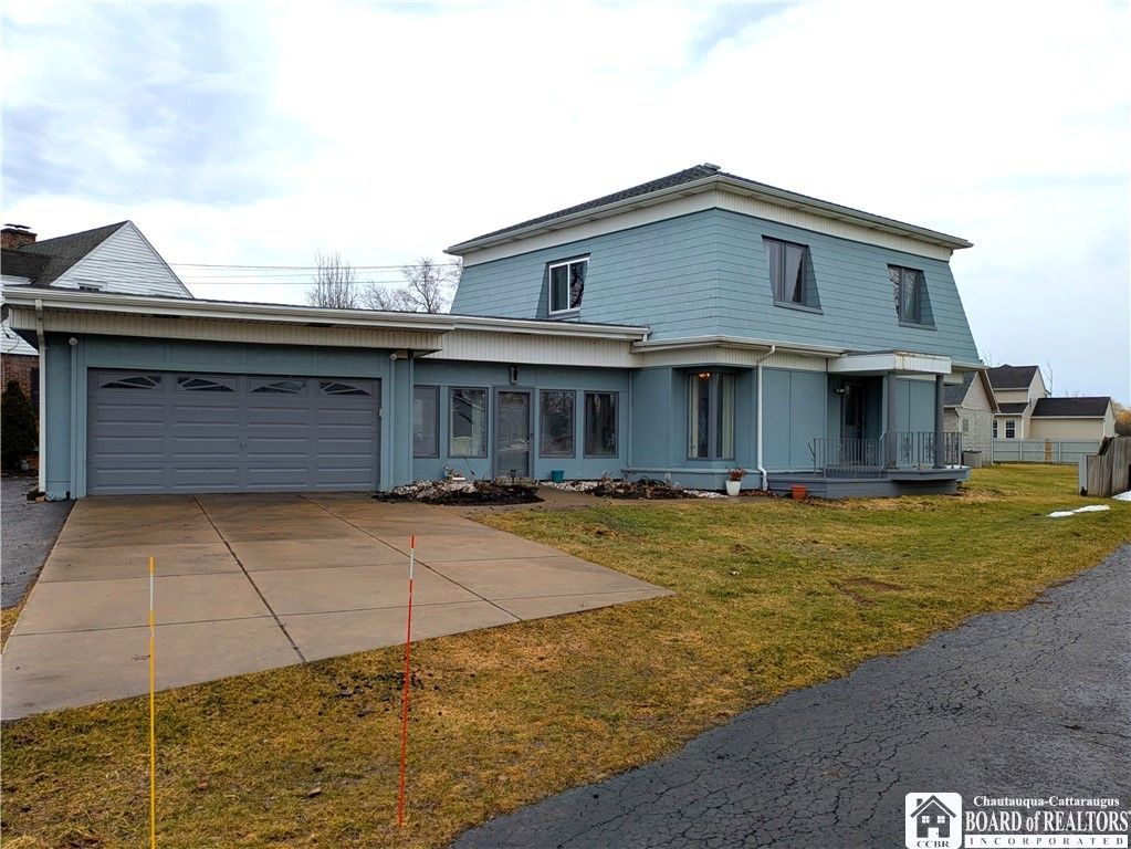1030 East River Road, Grand Island, NY 14072