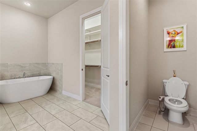 402 Gulfton ST, Lakeway, TX 78738