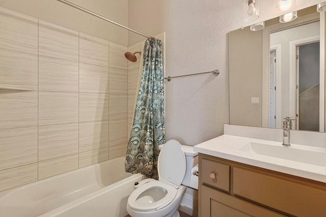 402 Gulfton ST, Lakeway, TX 78738
