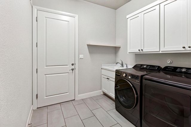 402 Gulfton ST, Lakeway, TX 78738