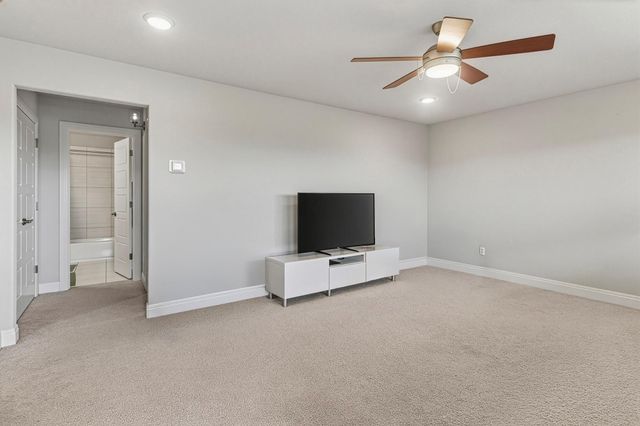 402 Gulfton ST, Lakeway, TX 78738