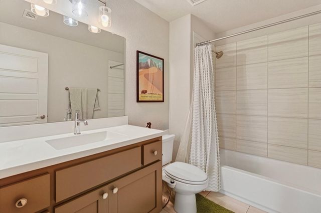 402 Gulfton ST, Lakeway, TX 78738