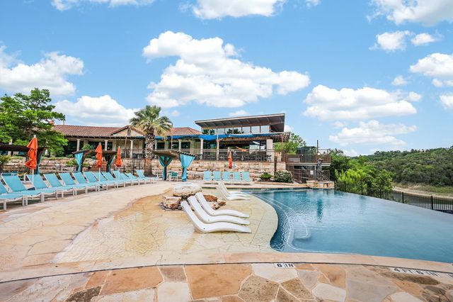 402 Gulfton ST, Lakeway, TX 78738