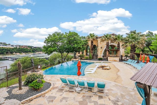402 Gulfton ST, Lakeway, TX 78738