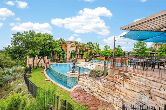402 Gulfton ST, Lakeway, TX 78738