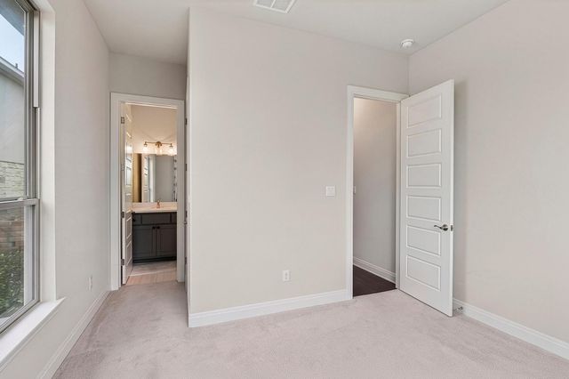 402 Gulfton ST, Lakeway, TX 78738