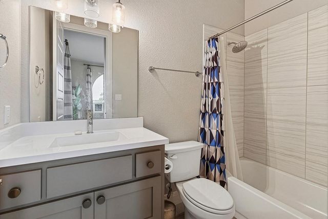 402 Gulfton ST, Lakeway, TX 78738