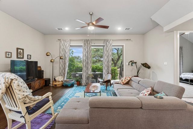 402 Gulfton ST, Lakeway, TX 78738