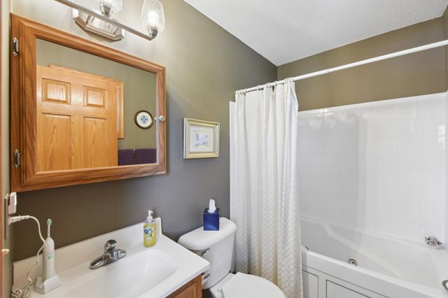 725 Packer Drive, Hudson, WI 54016