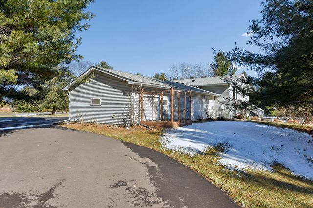 725 Packer Drive, Hudson, WI 54016