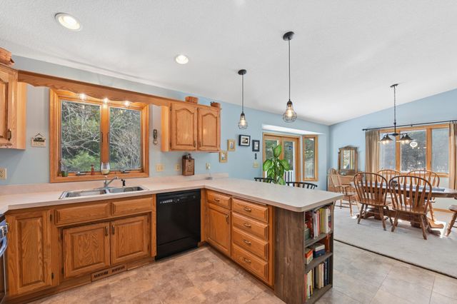 725 Packer Drive, Hudson, WI 54016