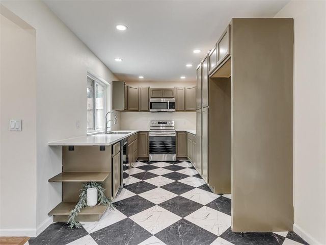 2236 NW 113th Place, Oklahoma City, OK 73120