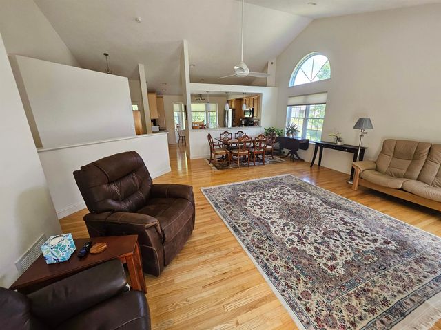 9 Hemlock Drive, Newton, NH 03858