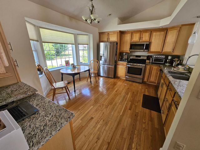 9 Hemlock Drive, Newton, NH 03858