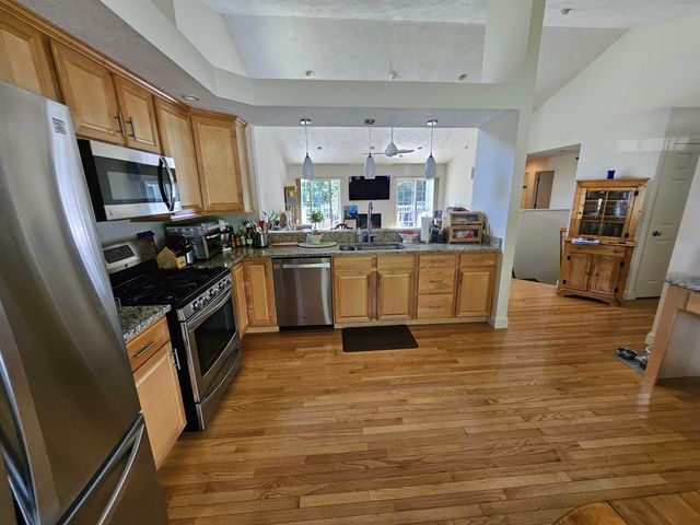 9 Hemlock Drive, Newton, NH 03858