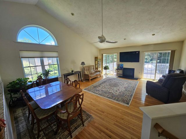 9 Hemlock Drive, Newton, NH 03858