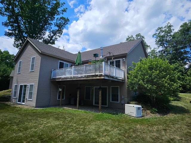 9 Hemlock Drive, Newton, NH 03858