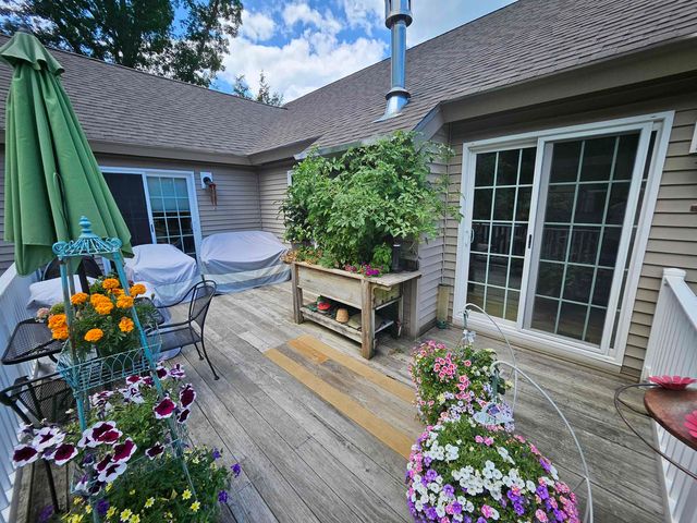 9 Hemlock Drive, Newton, NH 03858