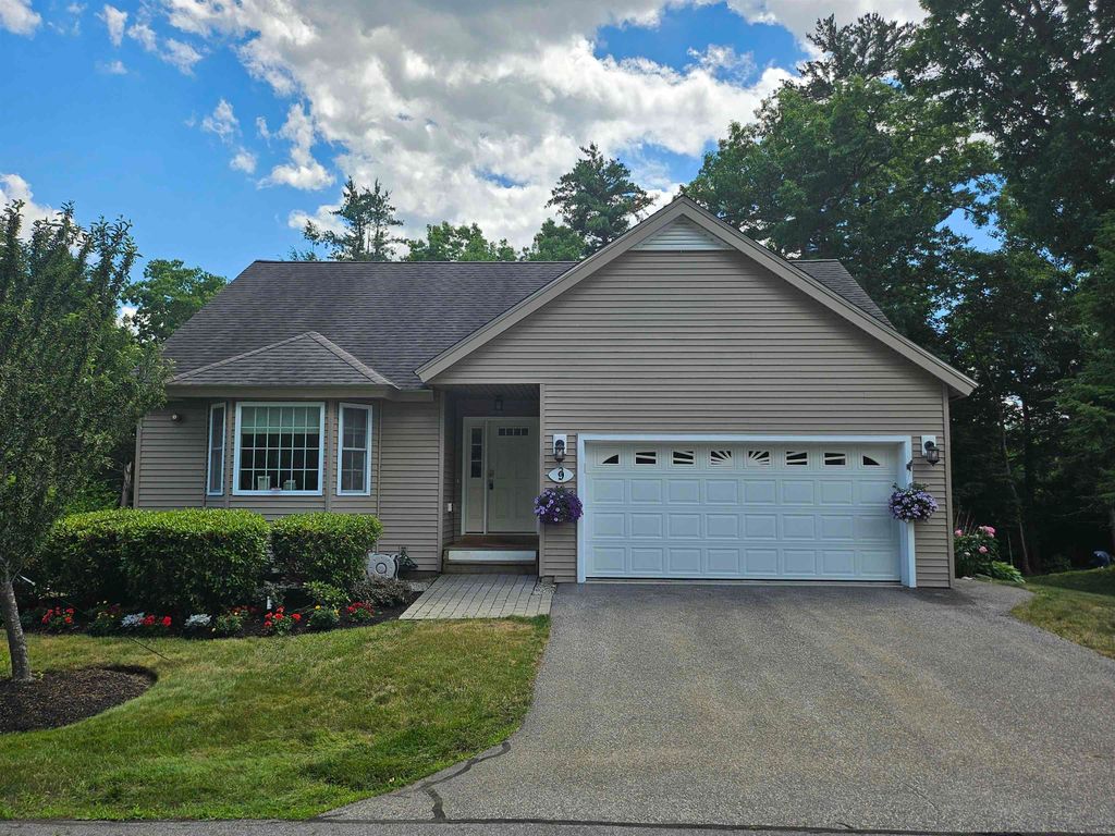 9 Hemlock Drive, Newton, NH 03858