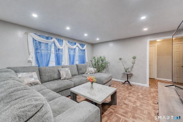 40 Cottage Grove Circle, Bloomfield, CT 06002