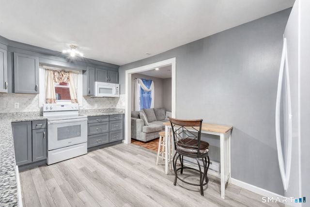 40 Cottage Grove Circle, Bloomfield, CT 06002