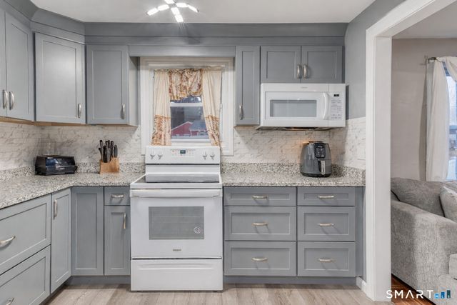 40 Cottage Grove Circle, Bloomfield, CT 06002