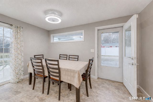 40 Cottage Grove Circle, Bloomfield, CT 06002