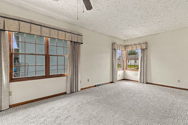 1687 35th Avenue, East Moline, IL 61244