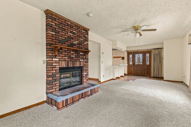 1687 35th Avenue, East Moline, IL 61244