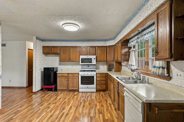 1687 35th Avenue, East Moline, IL 61244