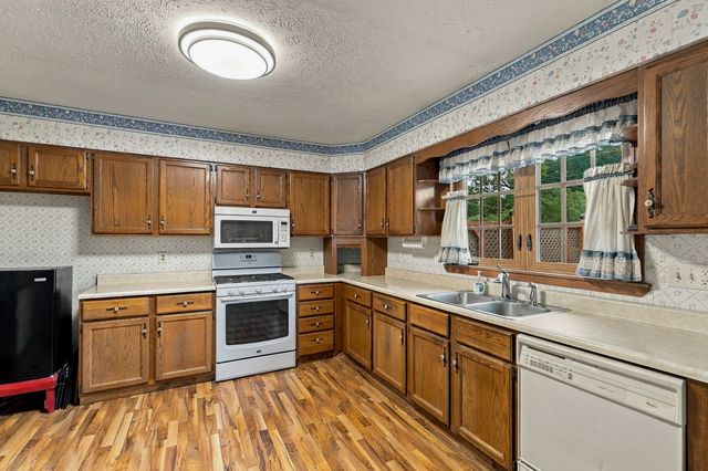1687 35th Avenue, East Moline, IL 61244