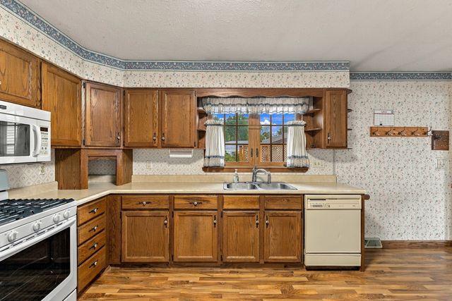 1687 35th Avenue, East Moline, IL 61244