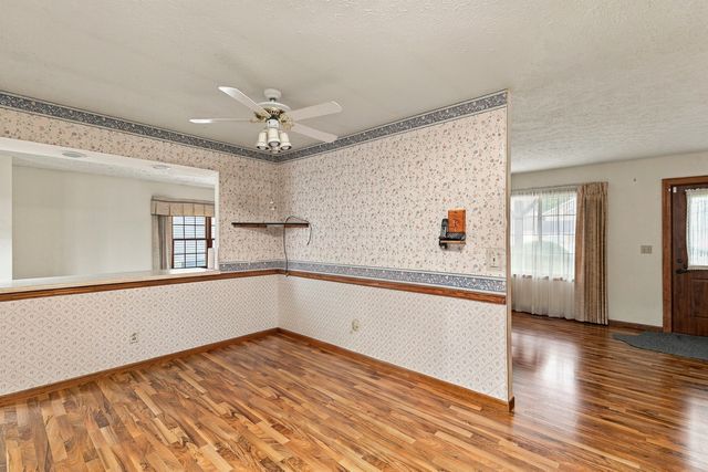 1687 35th Avenue, East Moline, IL 61244