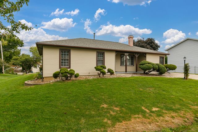 1687 35th Avenue, East Moline, IL 61244