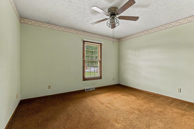1687 35th Avenue, East Moline, IL 61244