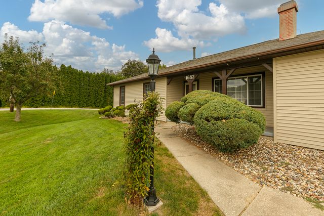 1687 35th Avenue, East Moline, IL 61244
