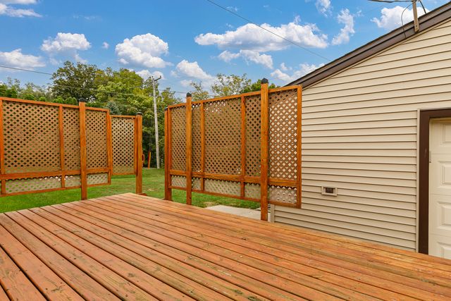 1687 35th Avenue, East Moline, IL 61244