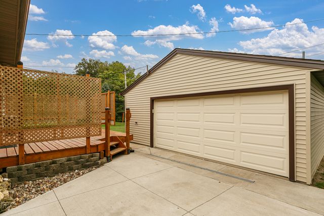 1687 35th Avenue, East Moline, IL 61244