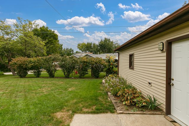 1687 35th Avenue, East Moline, IL 61244